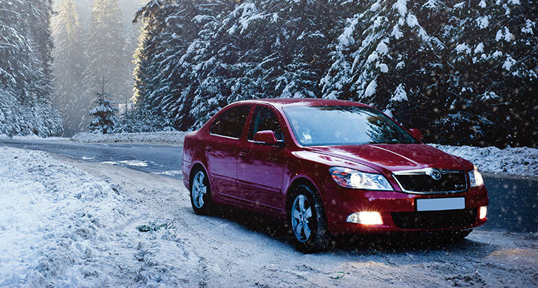 car-parked-on-snowy-road